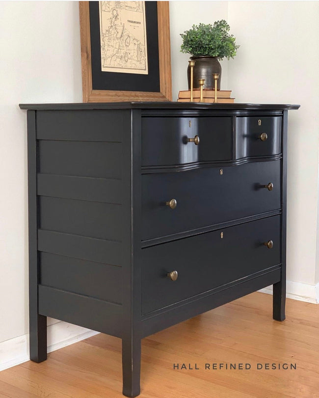 Serpentine dresser in "Liquorice" with "Clear Coat" sealant