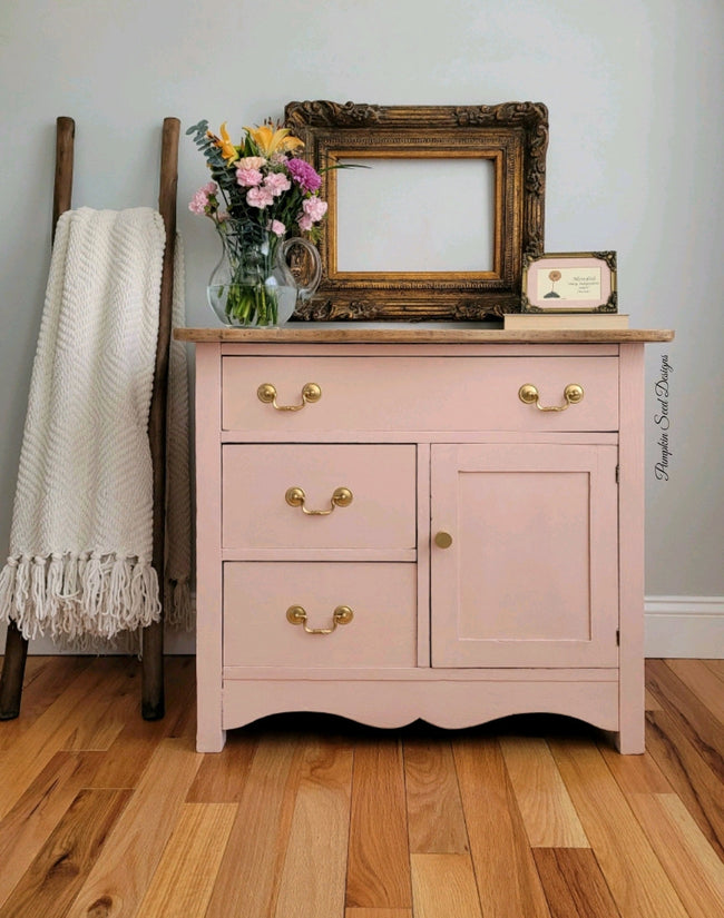 Sweet little washstand cabinet in "Ooh La La"