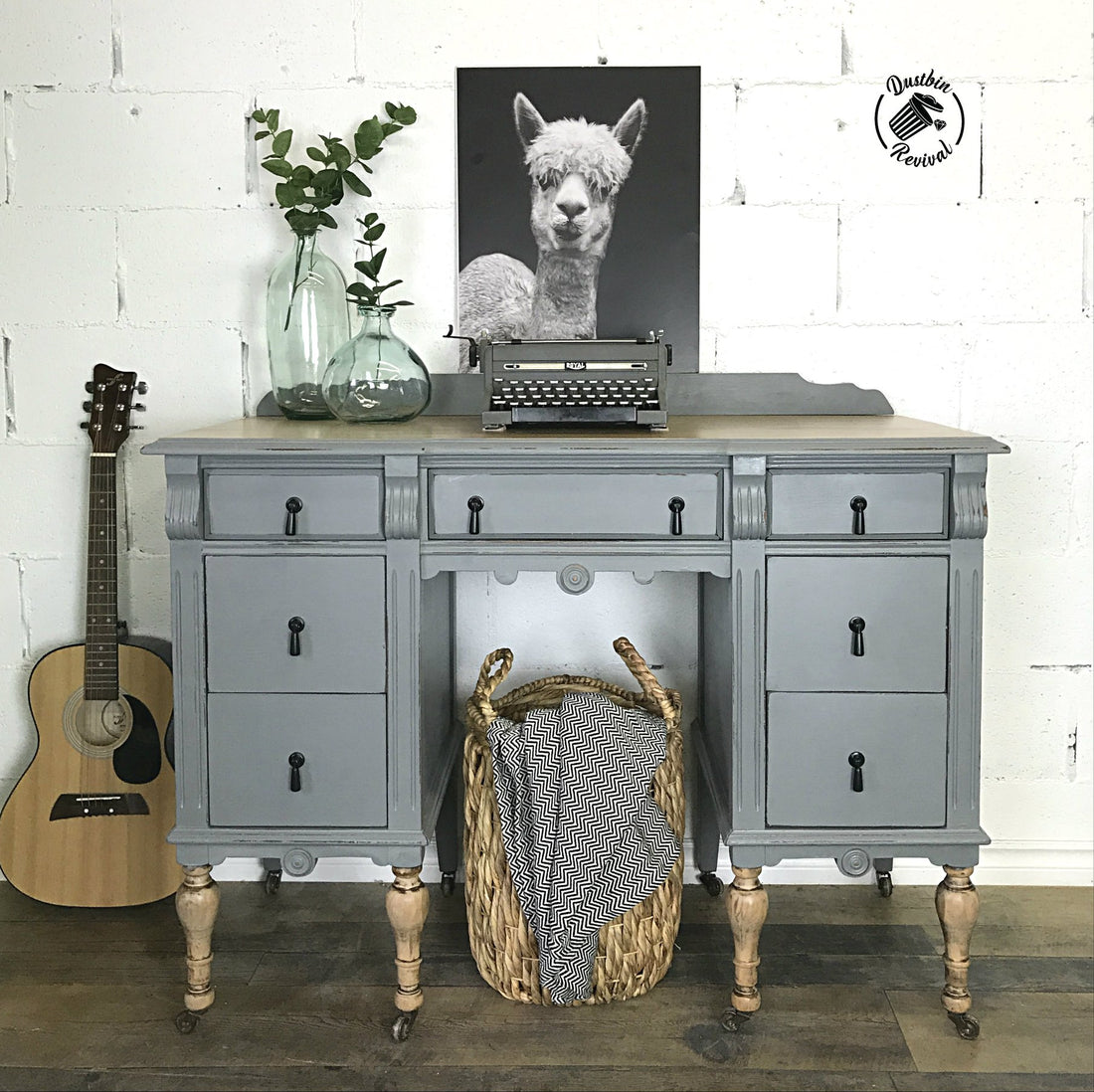 Student Desk in Cobblestone