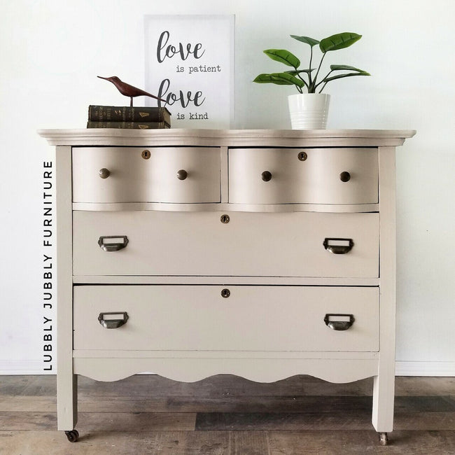 Serpentine dresser in "Soiree"