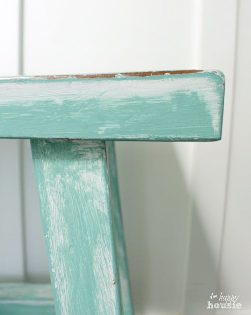 Beautiful turquoise distressed stool #DIY #paintedfurniture #drybrushing - www.countrychicpaint.com/blog