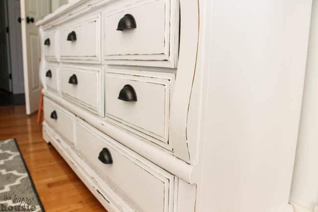 Simplicity Dresser Makeover #DIY #paintedfurniture #purewhite #makeover - www.countrychicpaint.com/blog