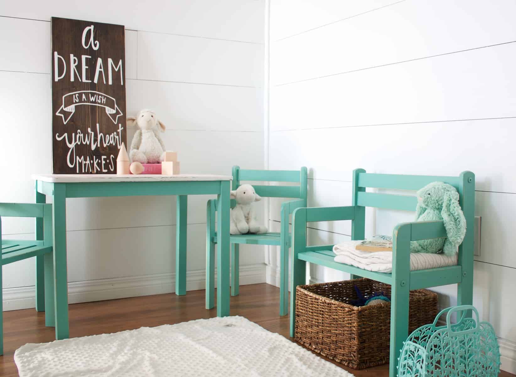 Colorful Children's Furniture #DIY #furniturepaint #paintedfurniture #chalkpaint #childrensfurniture #kidsfurniture #playroom #turquoise #teal #pink #stencil #hearts #countrychicpaint - blog.countrychicpaint.com