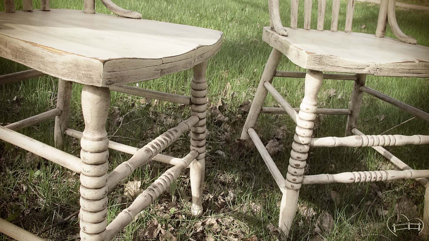 2 Pressback's Chic'd for YOU! #DIY #furniturepaint #paintedfurniture #pressback #chair #white #antique #chalkpaint #homedecor #farmhouse #countrychicpaint - blog.countrychicpaint.com