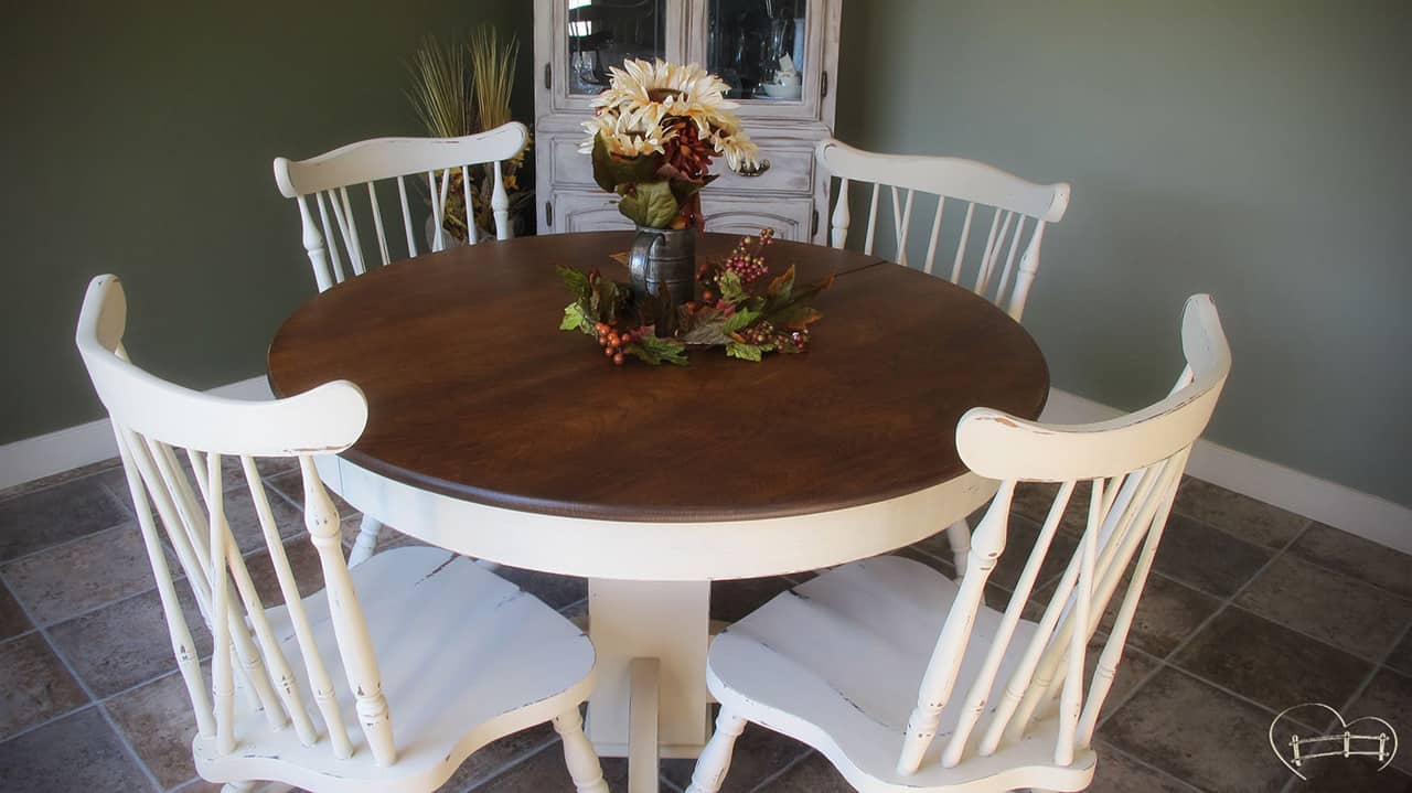 Charming Farmhouse Dining Set #DIY #furniturepaint #paintedfurniture #homedecor #chalkpaint #diningroom #cream #offwhite #white #farmhouse #countrychicpaint - blog.countrychicpaint.com