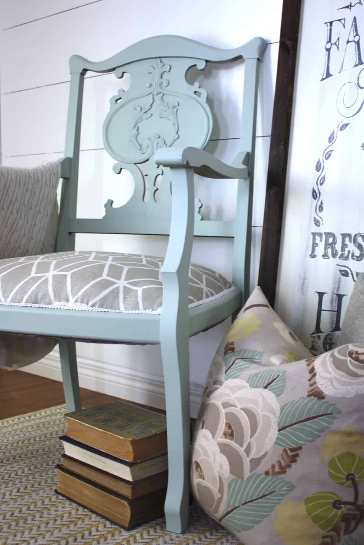 Happy Hour Chair #DIY #furniturepaint #paintedfurniture #chalkpaint #mintgreen #happyhour #occasionalchair #homedecor #countrychicpaint - blog.countrychicpaint.com