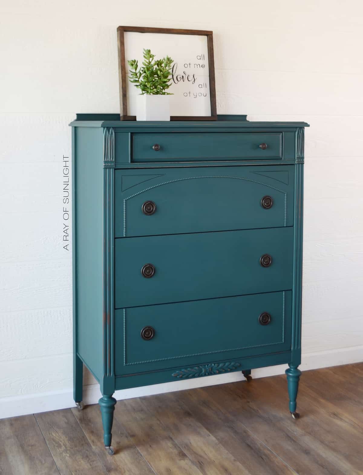 Totally Teal Dresser #DIY #furniturepaint #paintedfurniture #chalkpaint #teal #homedecor #dresser #bedroom #blue #green #countrychicpaint - blog.countrychicpaint.com