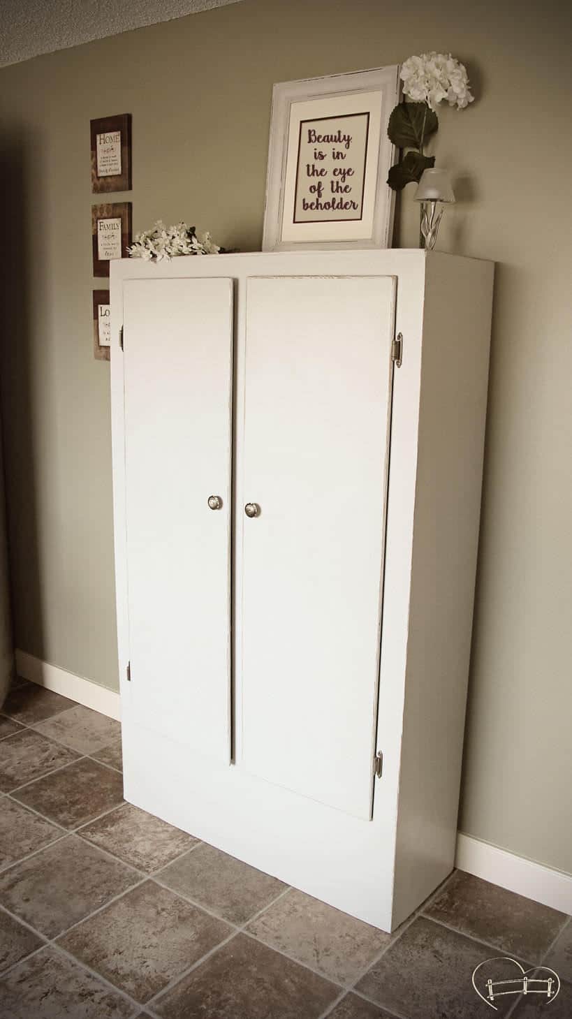 Beauty Is In the Eye of the Beholder #DIY #furniturepaint #paintedfurniture #grey #chalkpaint #upcycle #cabinet #storage #homedecor #contactpaper #laundryroom - blog.countrychicpaint.com