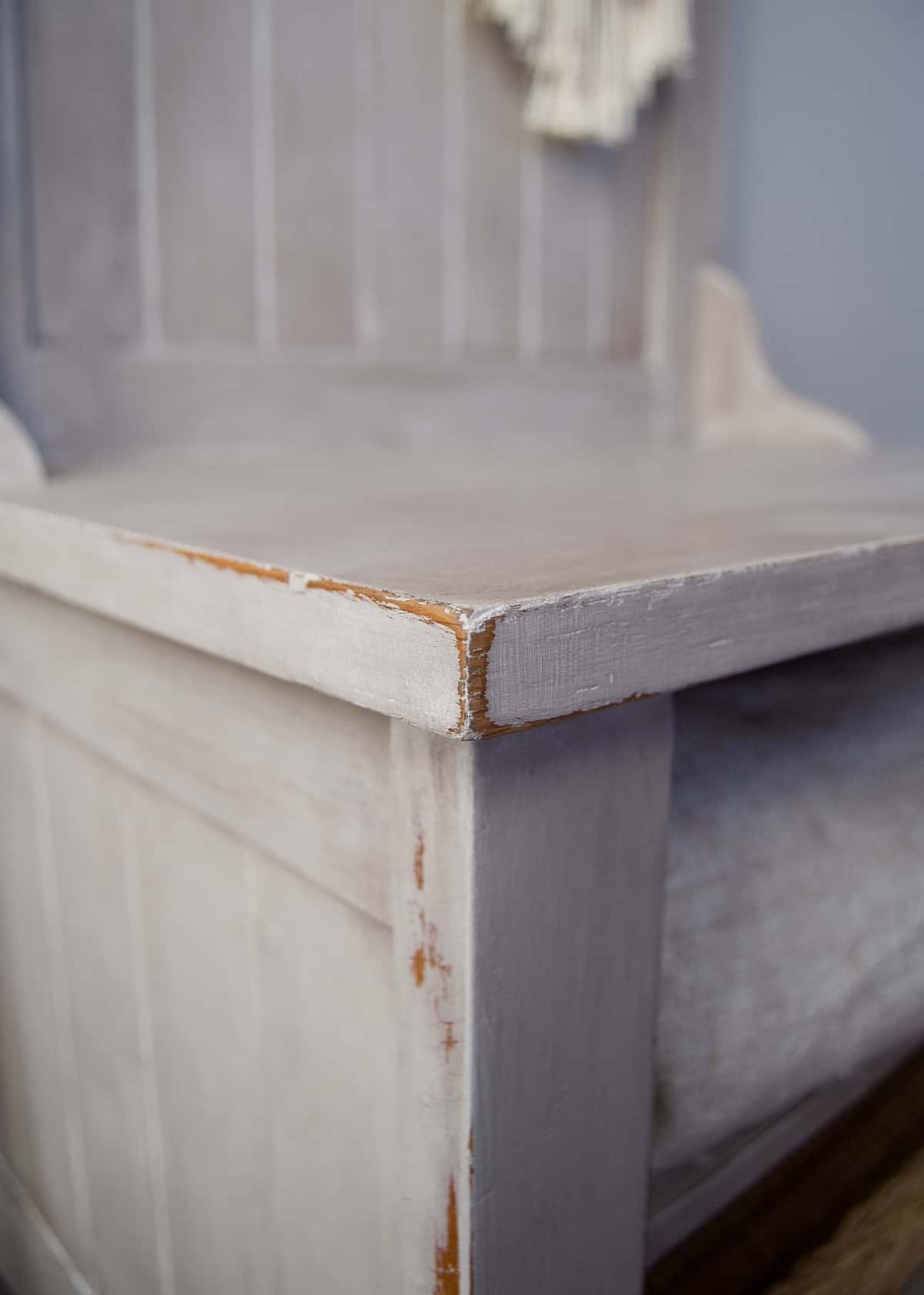 How to use dark antique wax to create a white wash effect #DIY #furniturepaint #paintedfurniture #whitewash #fauxfinish #chalkpaint #antiquingwax #rustic #entryway #coathook #countrychicpaint - blog.countrychicpaint.com