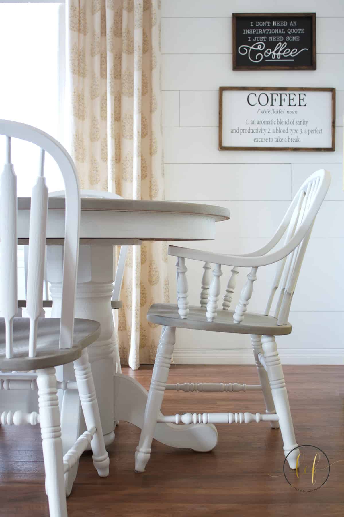 The Driftwood Table #DIY #furniturepaint #paintedfurniture #chalkpaint #white #diningset #diningroom #countrychicpaint #driftwood - blog.countrychicpaint.com