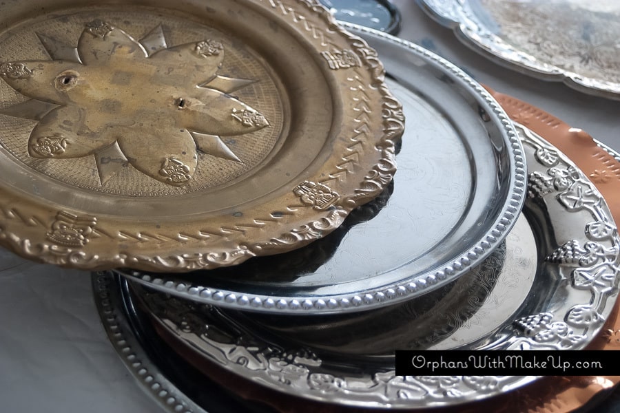 Metallic Cream Plate Chargers #DIY #metallics #platechargers #spring - www.countrychicpaint.com/blog