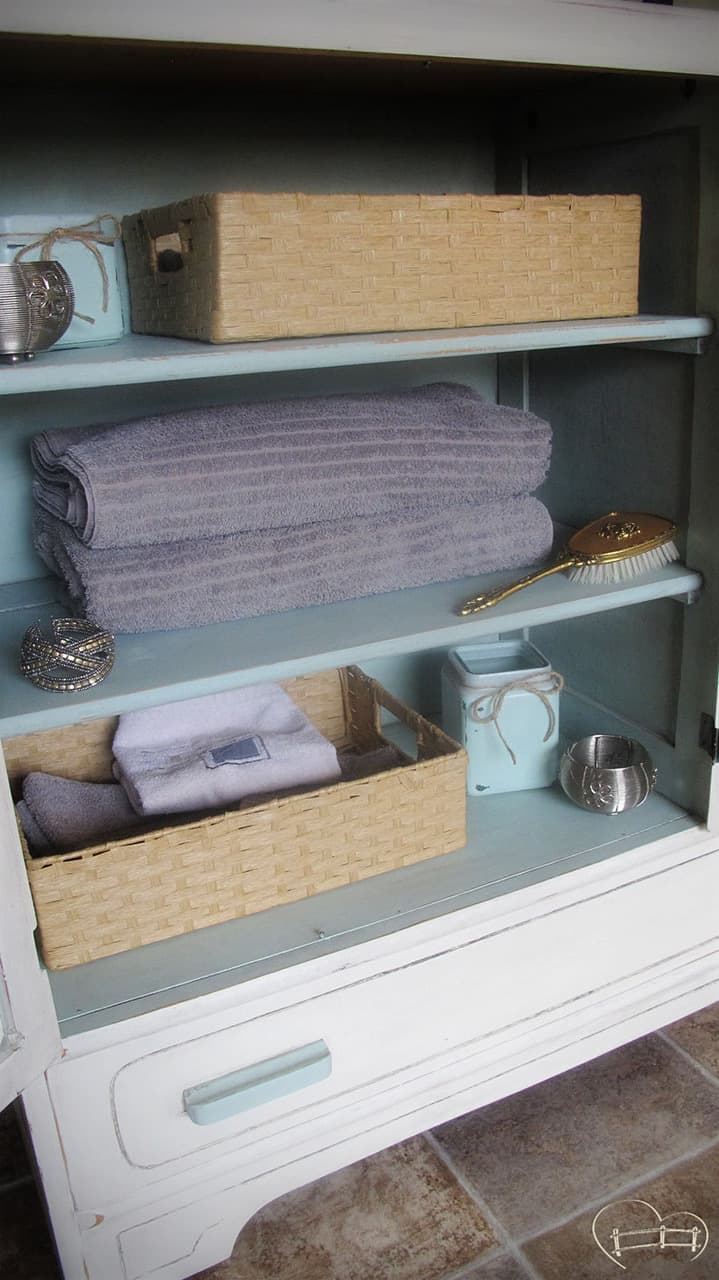 Once Dining Hutch, Now Ensuite Cabinet #DIY #furniturepaint #paintedfurniture #homedecor #cabinet #hutch #mint #white #storage #countrychicpaint - blog.countrychicpaint.com